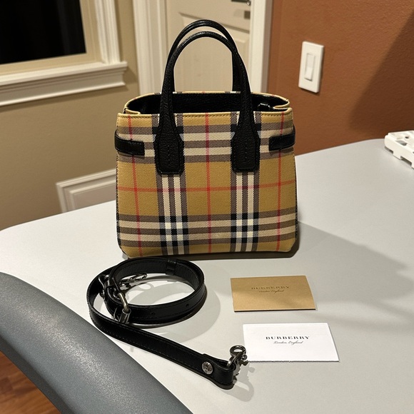 Burberry baby banner bag